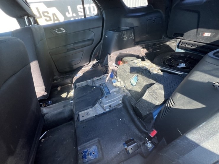 2017-ford-explorer-image-22
