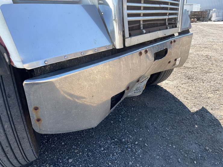 1999-freightliner-108sd-image-15