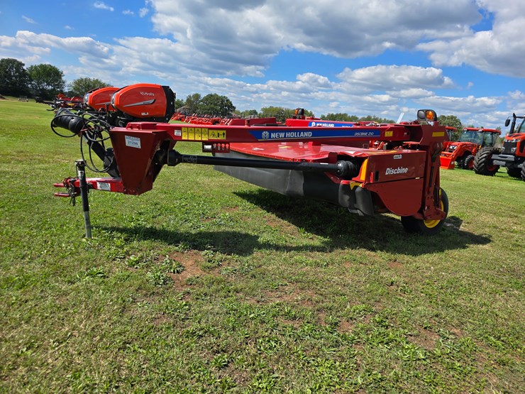 2023-new-holland-210-image-29