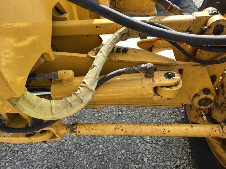 2001-deere-772ch-image-23