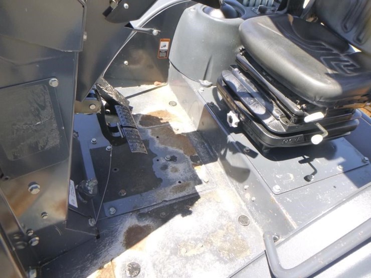 2021-deere-210l-image-27