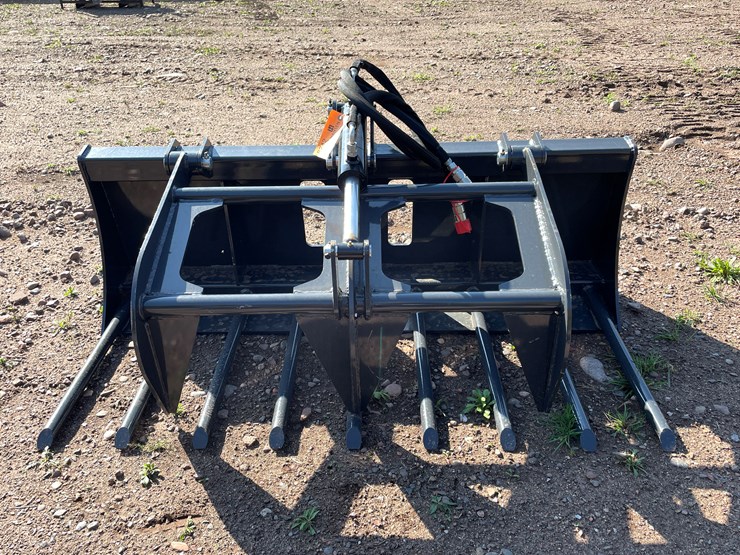 #8242-•-wolverine-compact-tractor-manure-fork-grapple-image-2