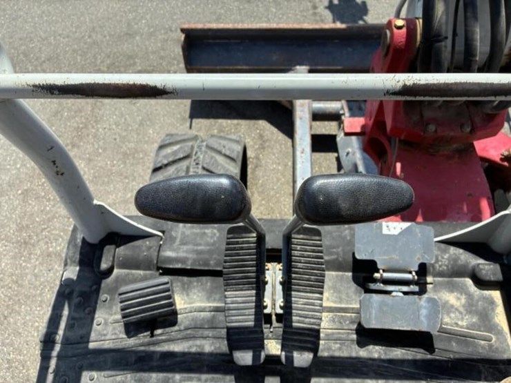 2019-takeuchi-tb240-image-23