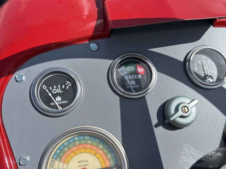 farmall-240-image-37