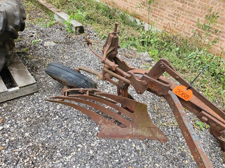 #2068-•-allis-chalmers-2b-pull-plow-image-14