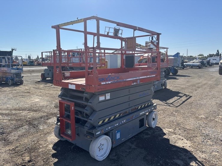 skyjack-sj4632-scissor-lift-image-3
