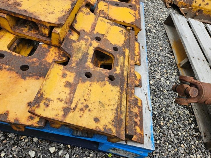 #2094-•-steel-cat-track-pads-image-7