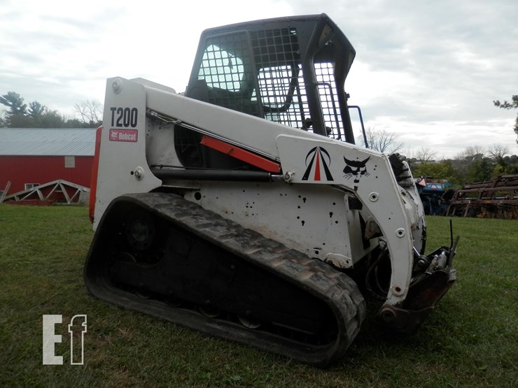 2002-bobcat-t200-image-3