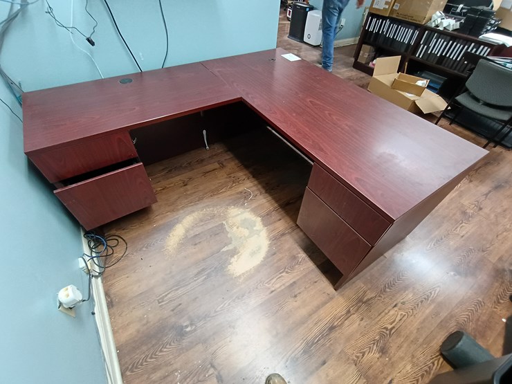 #21187-•-desk-image-1