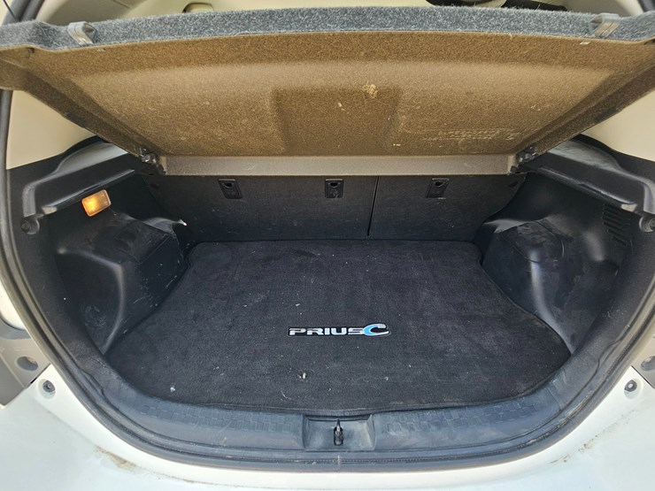 #16993-•-2012-toyota-prius-c-passenger-car-image-45