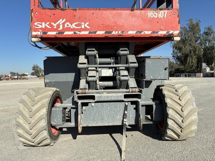 2017-skyjack-sj6826rt-image-5