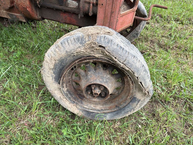 silver-king-r38-tractor-image-9