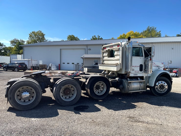 1999-freightliner-108sd-image-5