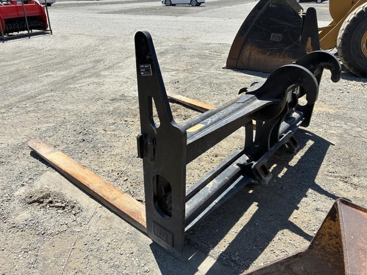 caterpillar-72"-fork-attachment-image-4