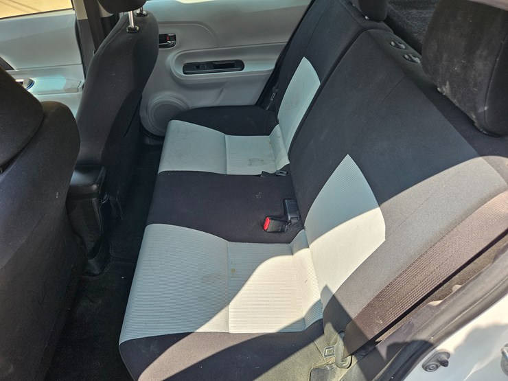 #16993-•-2012-toyota-prius-c-passenger-car-image-42