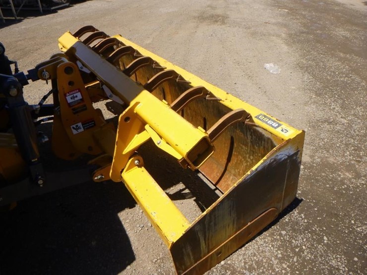 2021-deere-210l-image-21