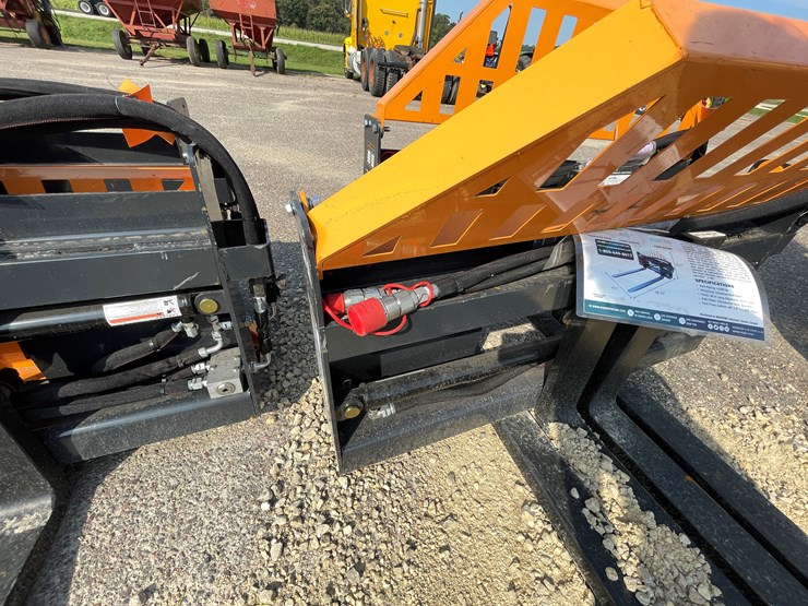 #3050-•-wolverine-adjustable-skid-steer-pallet-forks-image-4