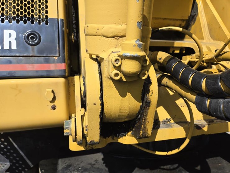 2006-caterpillar-m318-image-49