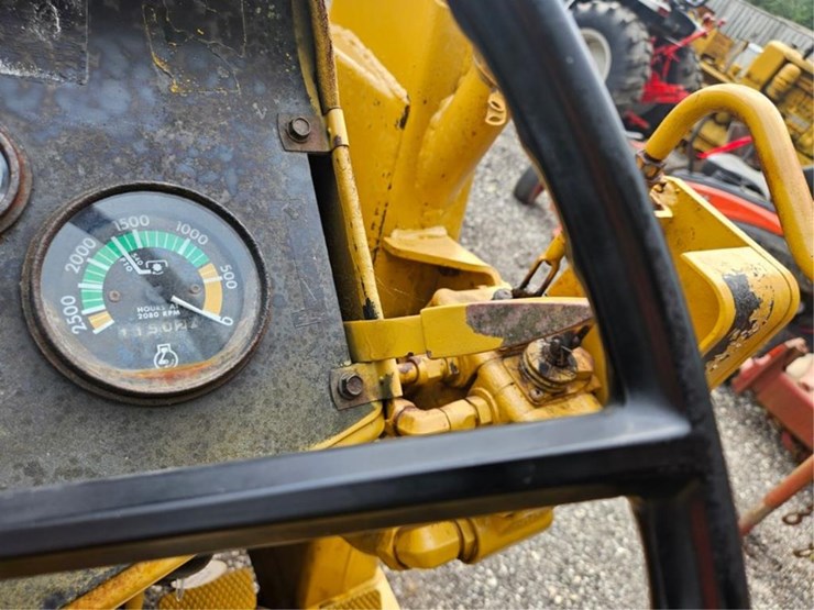 #2008-•-massey-ferguson-loader-tractor-image-31