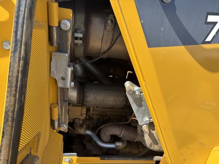 2017-deere-750k-image-69