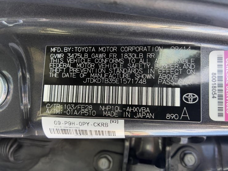 2014-toyota-prius-hatchback-image-15