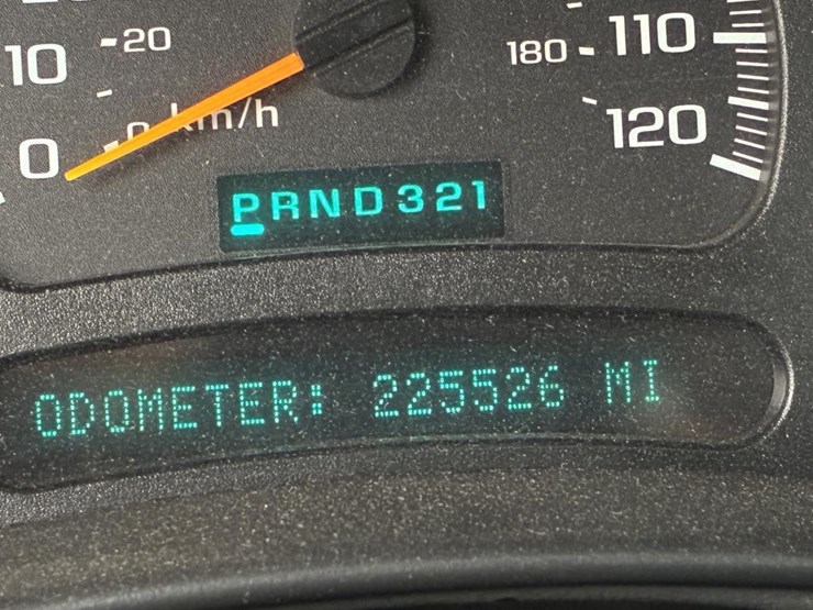 2005-gmc-sierra-crew-cab-pickup-image-15
