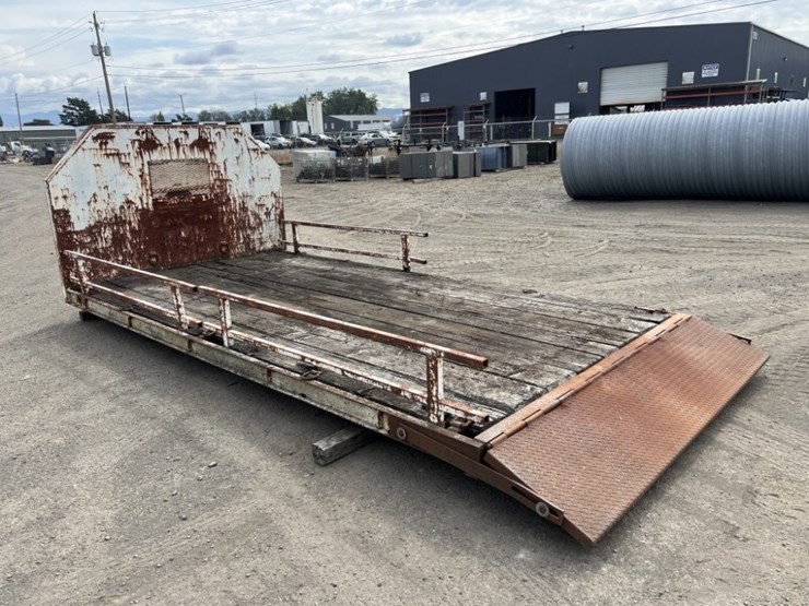 flatbed-hook-body-image-4