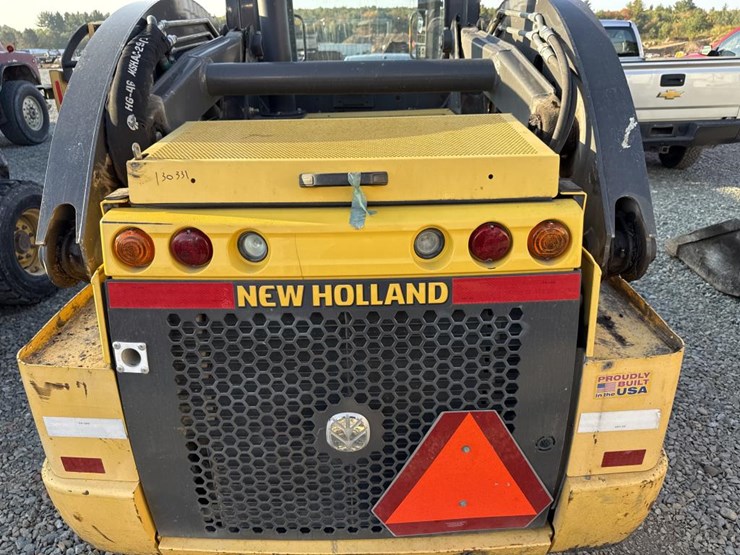 2020-new-holland-l228-image-39