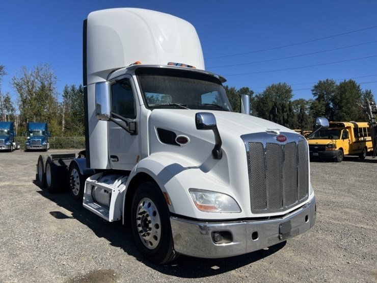 2020-peterbilt-579-image-2