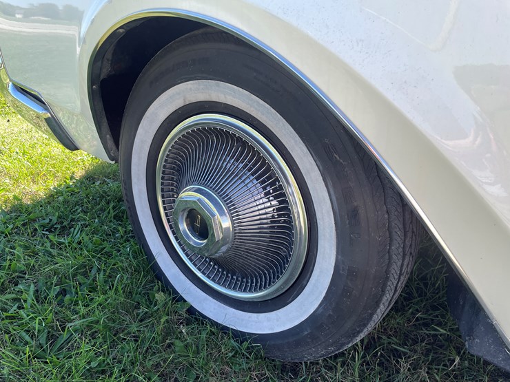 #1022-•-1969-lincoln-continental-mark-iii-image-10