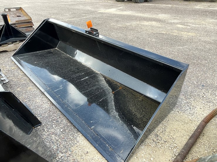 #3006-•-skid-steer-7'-6"-dirt-bucket-image-1