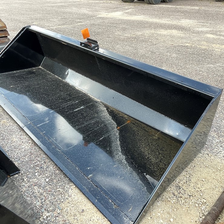 #3006 • Skid Steer 7'-6" Dirt Bucket