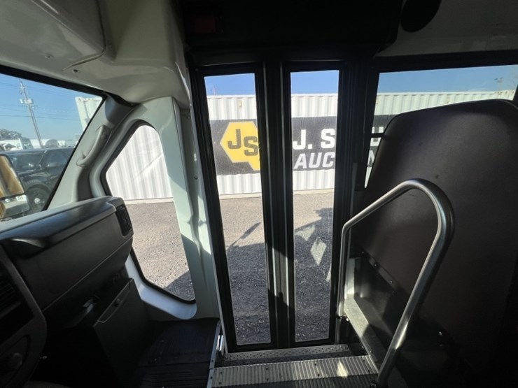 2009-chevrolet-express-school-bus-image-29