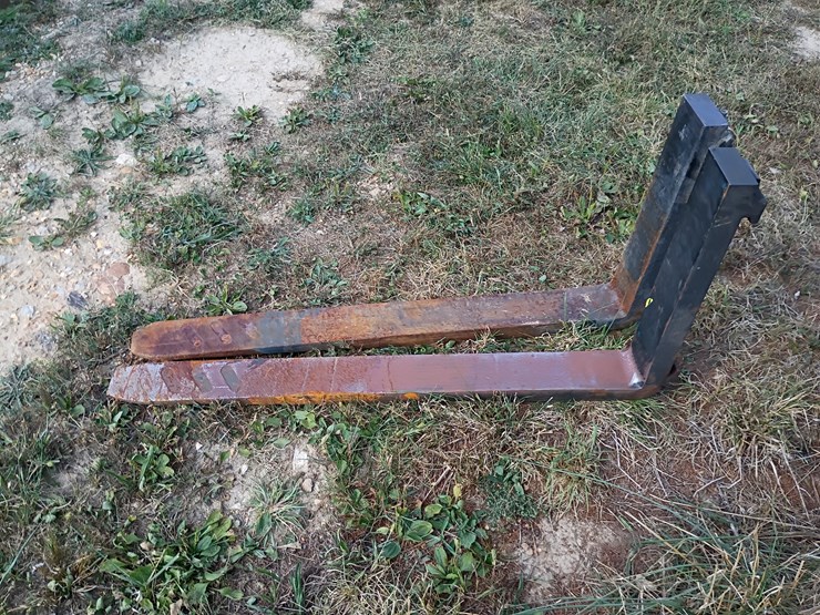 #108-•-set-of-42"-pallet-forks-image-2