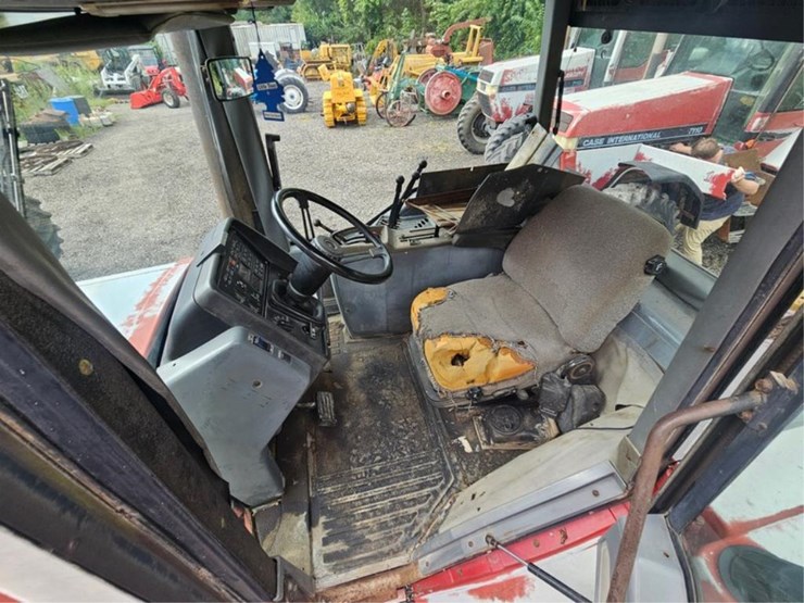 #2004-•-case-international-7110-magnum-tractor-image-21