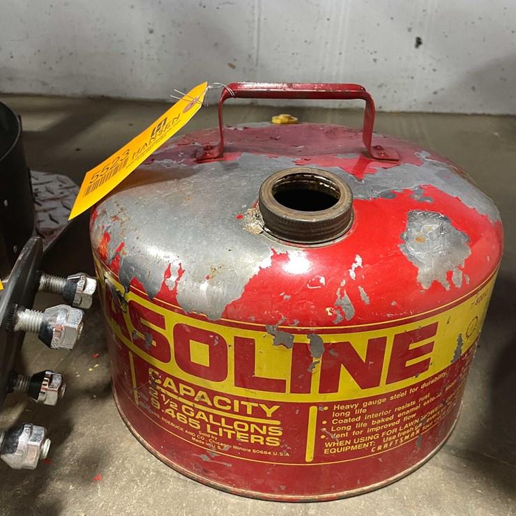#5523 • 2.5 Gallon Metal Gas Can (CW)