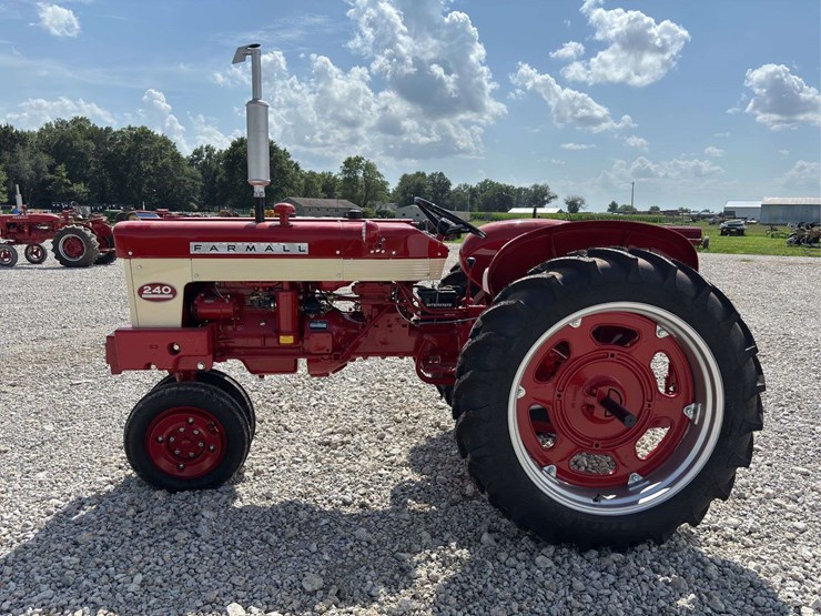 farmall-240-image-2