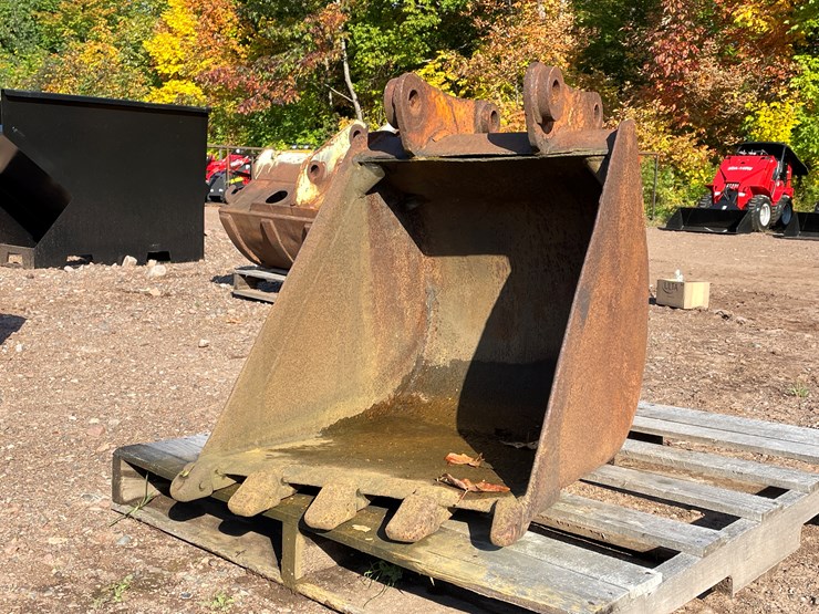 #8206-•-5-tooth-excavator-bucket-image-1