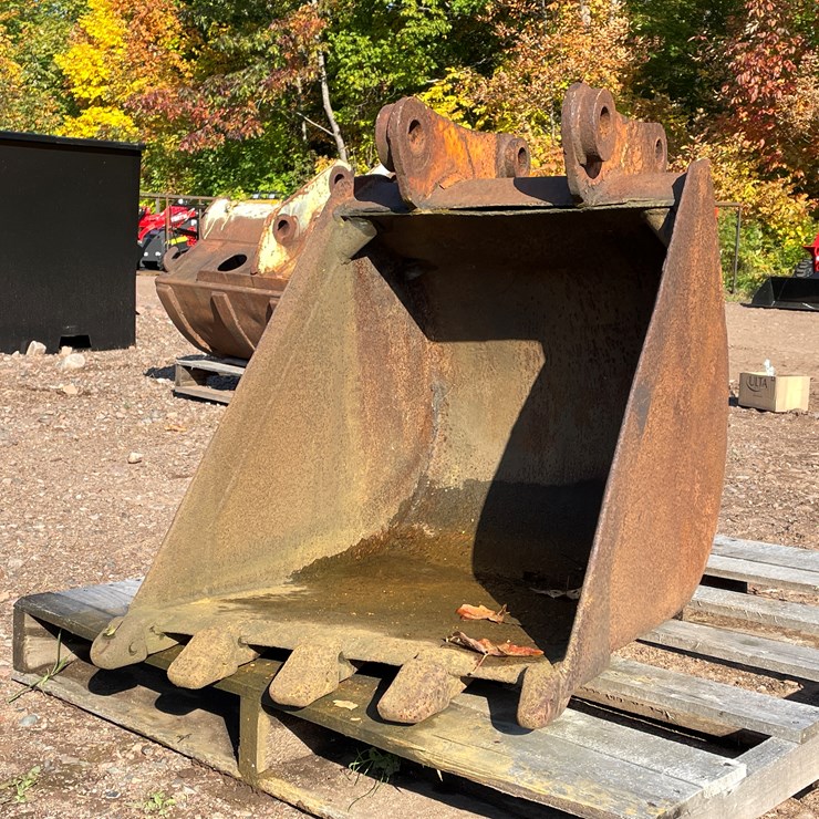 #8206 • 5 Tooth Excavator Bucket