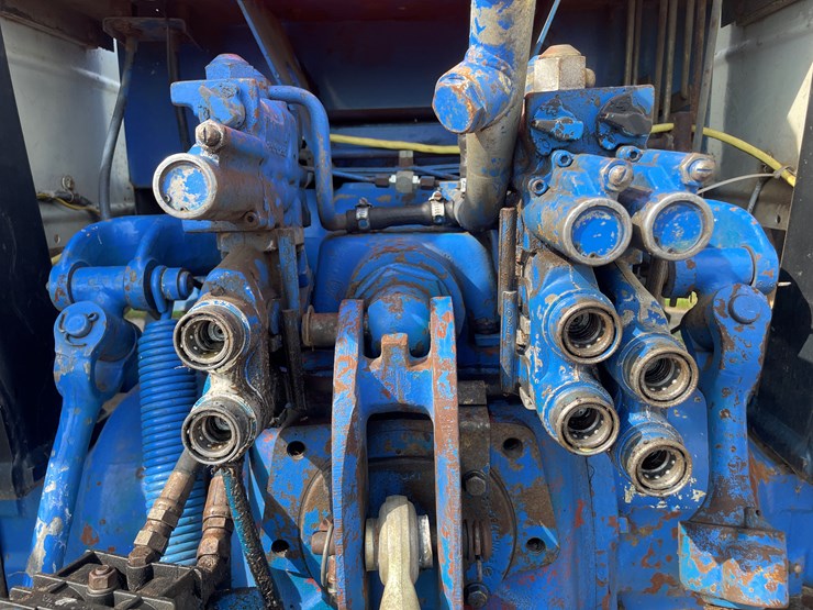 ford-7710-image-27
