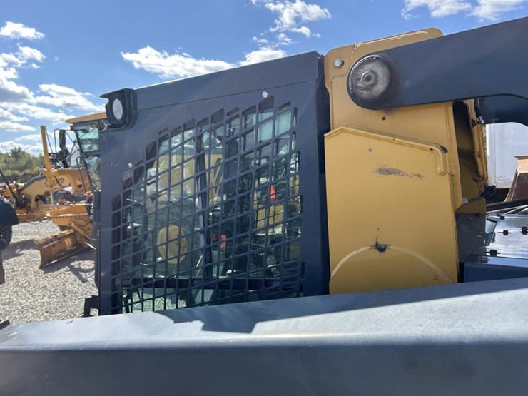 2018-deere-333g-image-35