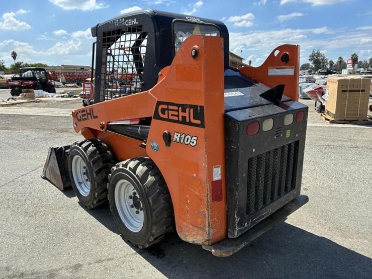 2019-gehl-r105-image-4