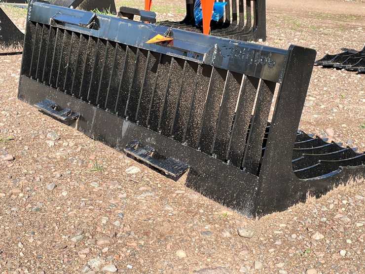 #8226-•-new-kc-72"-skid-steer-skeleton-bucket-image-5