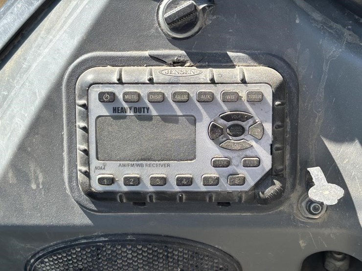 2022-bobcat-s850-image-33