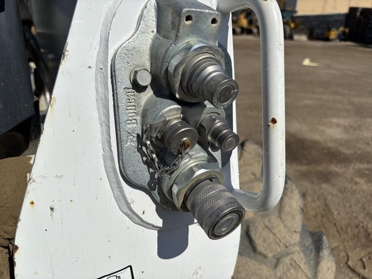 2022-bobcat-s850-image-18