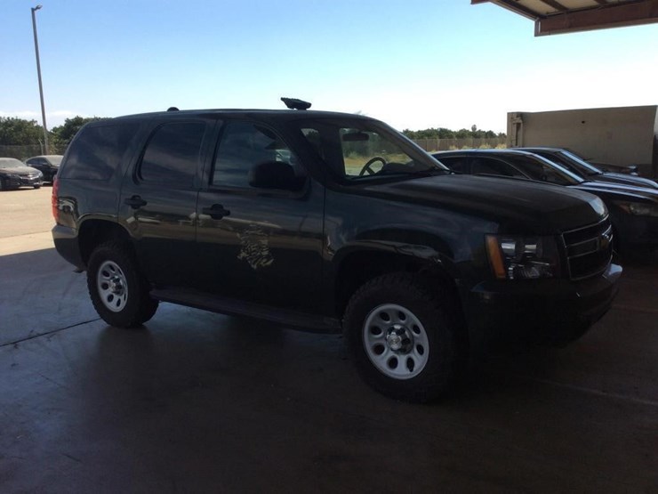 2014-chevrolet-tahoe-image-3