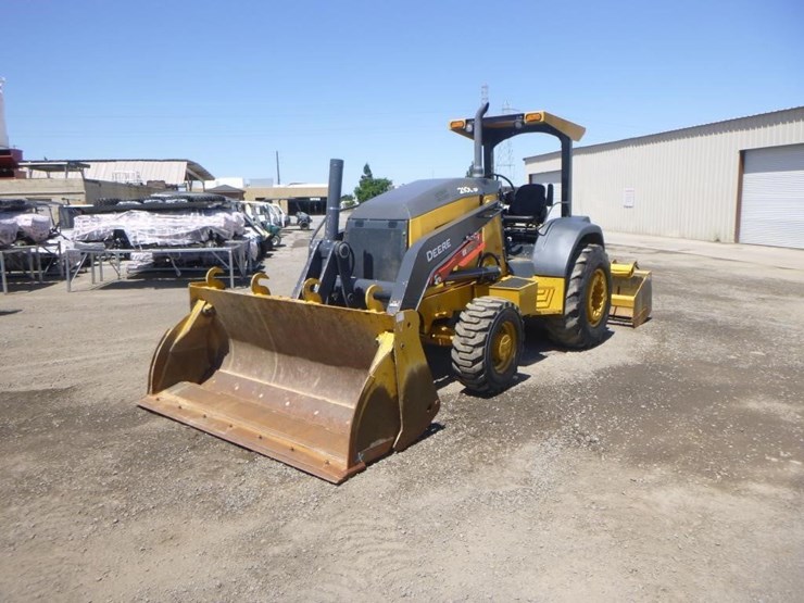 2021-deere-210l-image-1