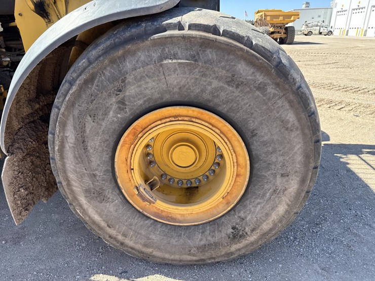 2018-deere-844k-image-73