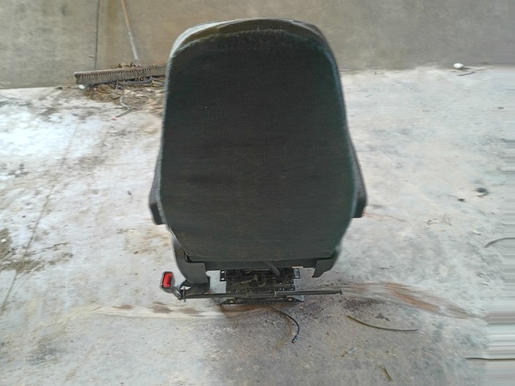 #205-•-air-ride-seat-image-3