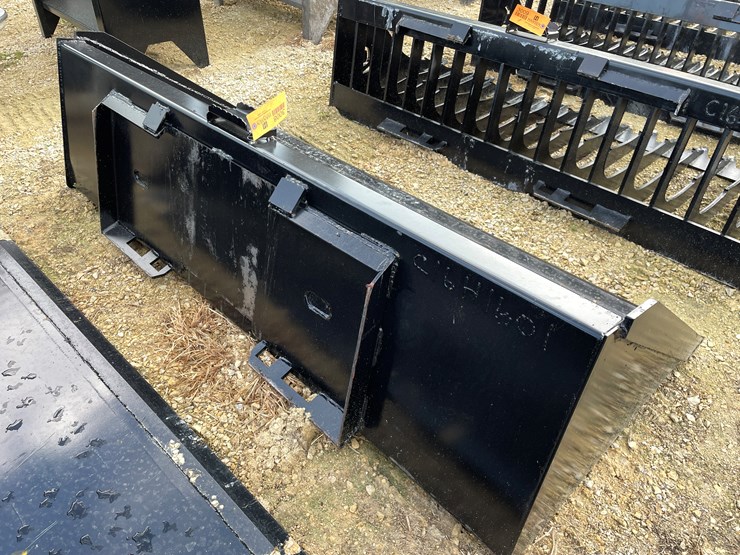 #3008-•-skid-steer-6'-6"-dirt-bucket-image-3